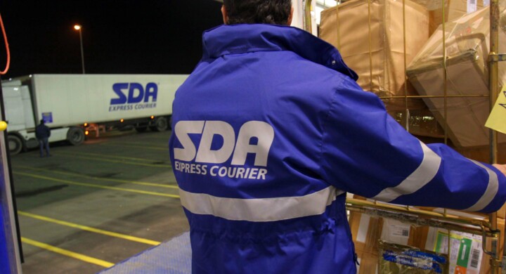 SDA POSTE ITALIANE LOGO OPERAIO CARRELLO CAMION