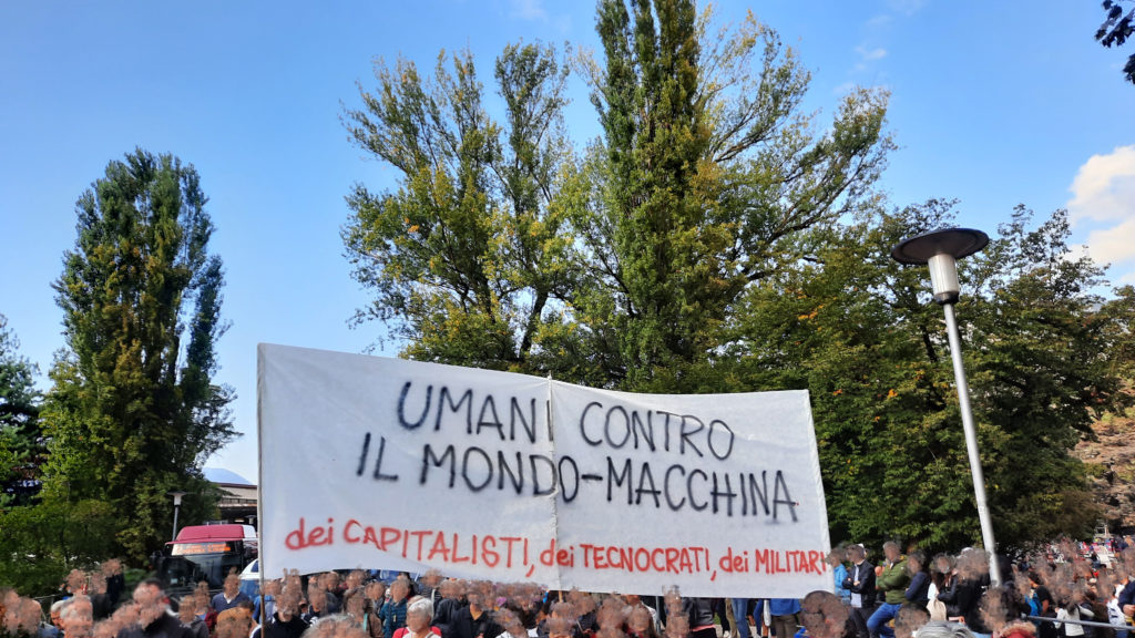 Umani contro il mondo-macchina
