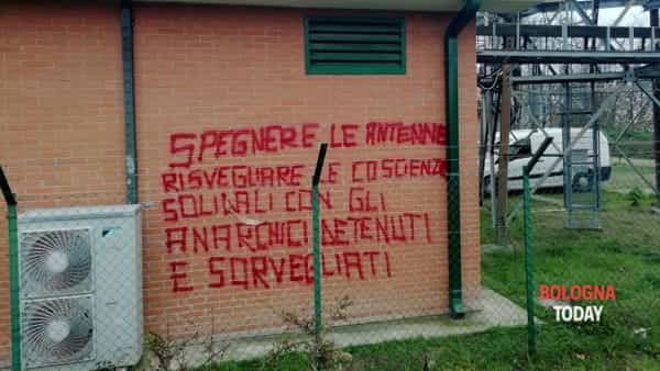 raid incendiario anarchici firma-2