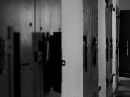 prison-cells-solitary-confinement-500x375