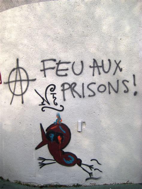 Feu aux prisons