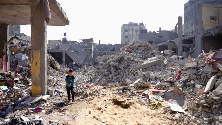 A boy picks his way through the rubble of a destroyed neighborhood in Gaza. WFP