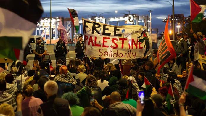 Block-the-boat